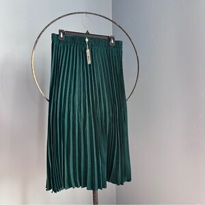 Max Studios Green Pleated Skirt